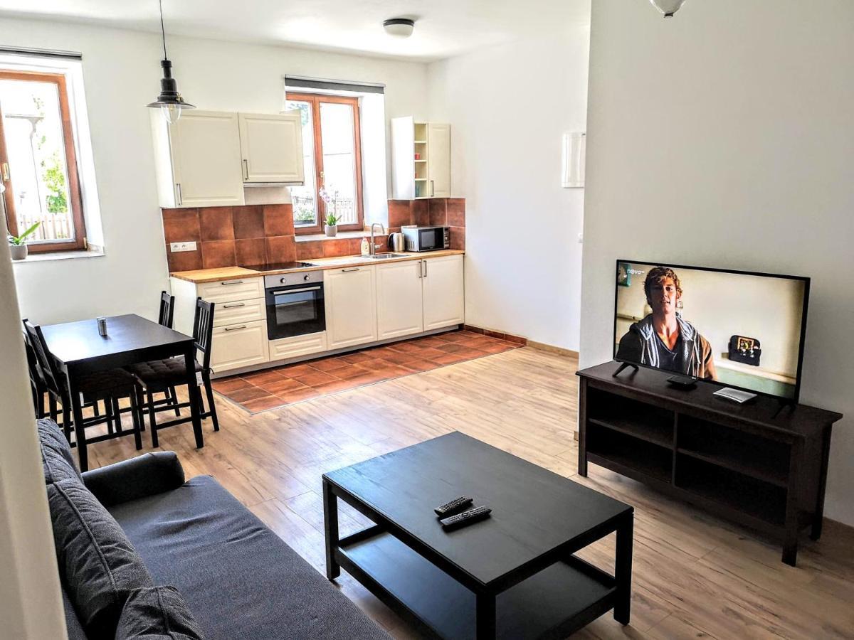 Na Hrncirne Apartment *